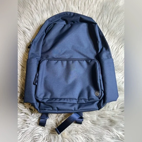 NWT Everywhere Backpack - Picture 2 of 5